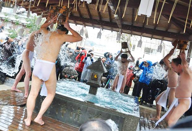 長勝寺大国祷会荒行水行