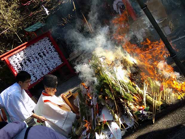 荏柄天神社左義長神事