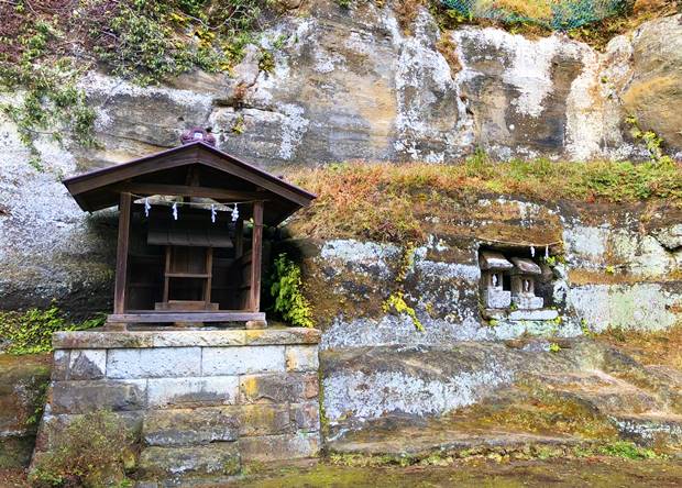 十二所神社の山の神と宇佐八幡と疱瘡神