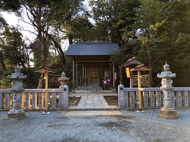 葛原岡神社本殿