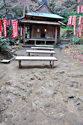 佐助稲荷神社の広場