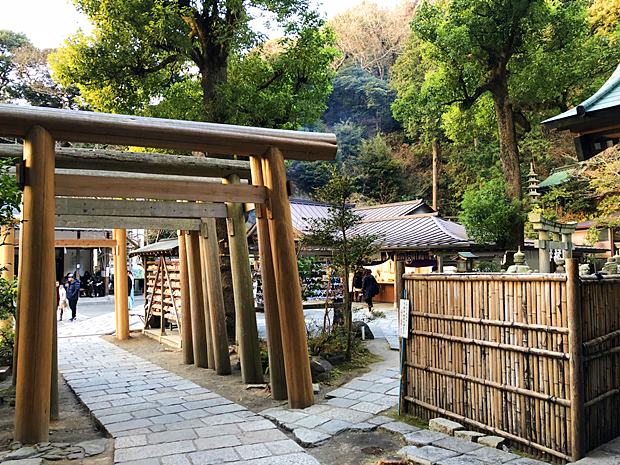 銭新井弁天宇賀福神社境内