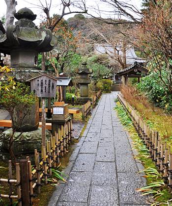 安国論寺灯篭