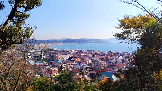 長谷寺から見下ろす由比ガ浜