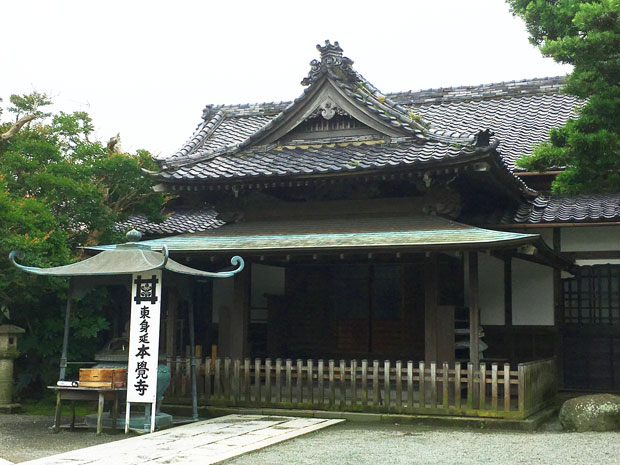 本覚寺前