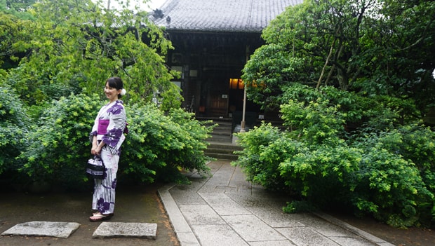 宝戒寺境内