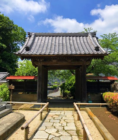 光触寺入り口