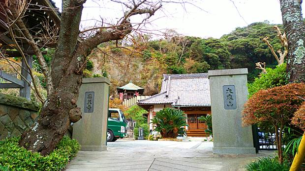 薬王寺門
